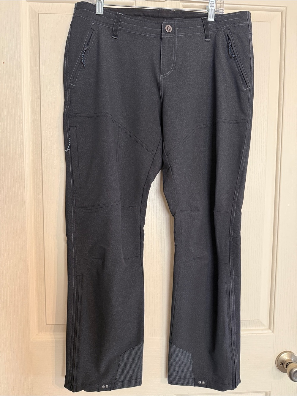 Kuhl Women's Charcoal Gray Cargo Softshell Pants Sz 14 Short